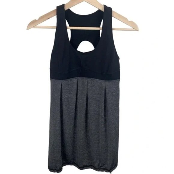 Bundle of 5 lululemon sz 6 older clothing - 3 leggings, 1 skort, 1 tank top - Picture 6 of 6